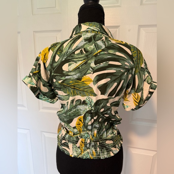 Sunburnt kiss green pattern top - Picture 4 of 8